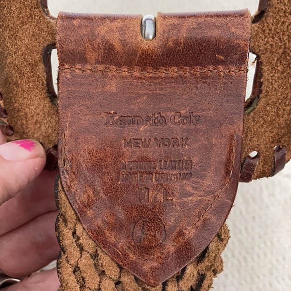 KENNETH COLE BELT. - Picture 4 of 4
